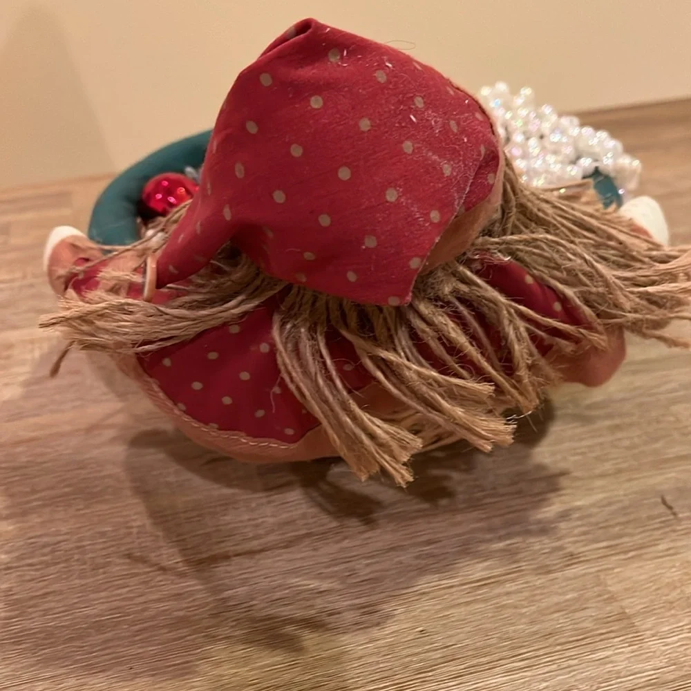 Santa Basket with Ornaments & Pearls
